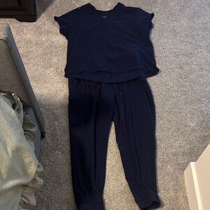 Womens artiat scrub set